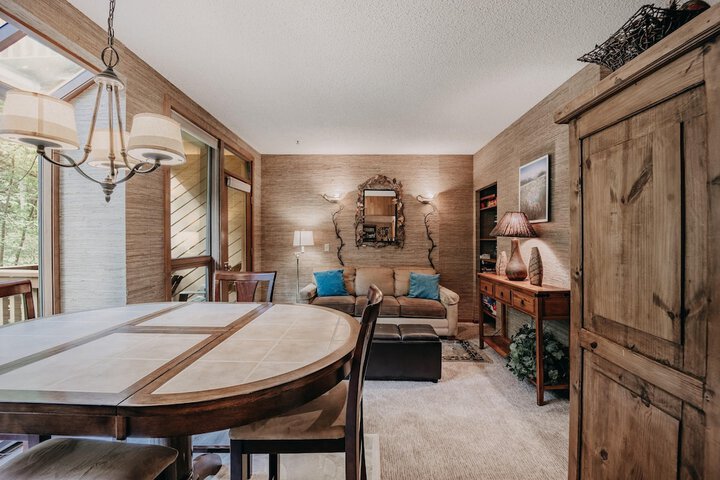84SW - Sauna - Soaker Tub - Fireplace - Sleeps 6