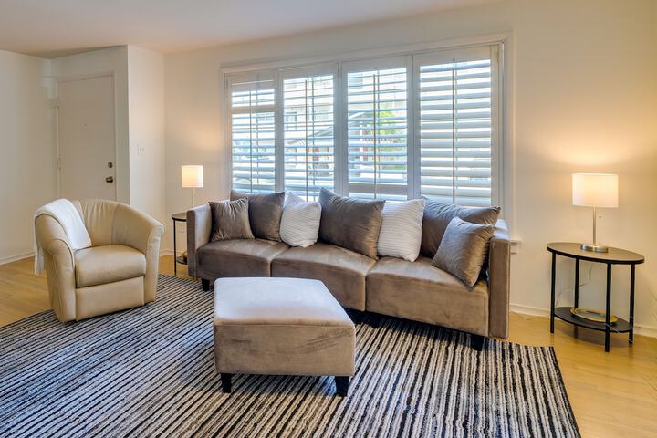 Downtown Kirkland Rental: Steps to Lake Washington
