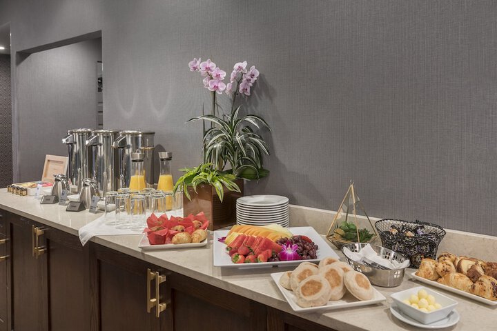 Crowne Plaza Providence-Warwick Airport by IHG