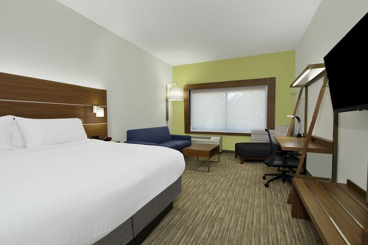 Room 26 of 40