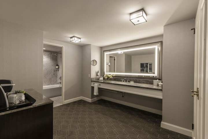 Room 45 of 122