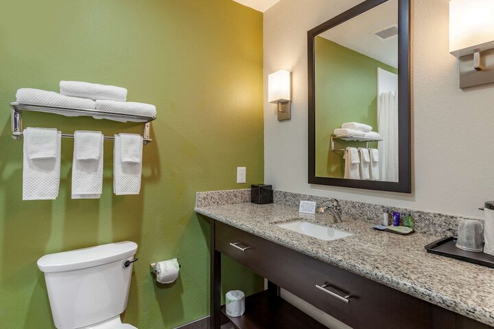 Room 16 of 28