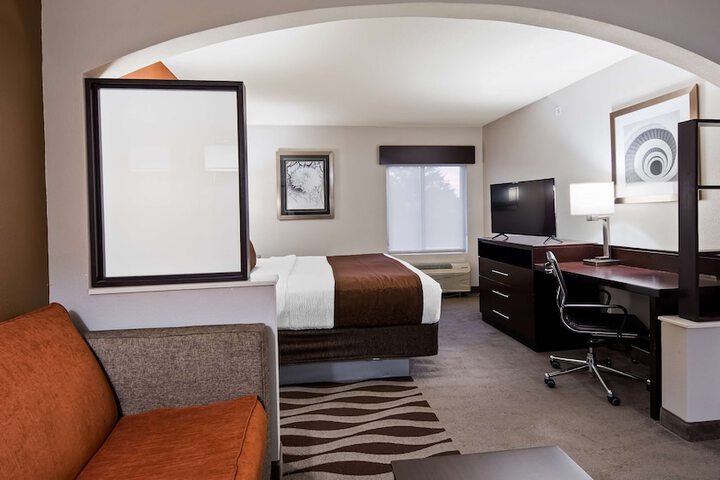 Room 11 of 32