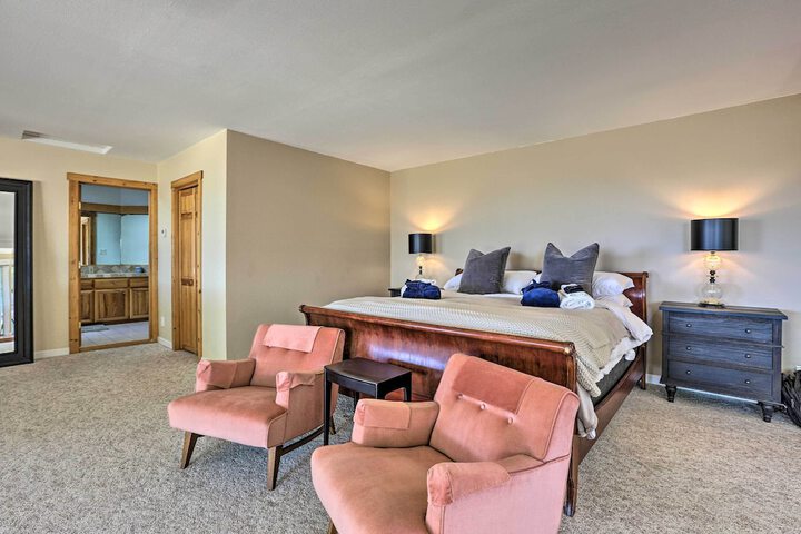 Luxe Auburn Hideaway w / Tennis Court & Views!