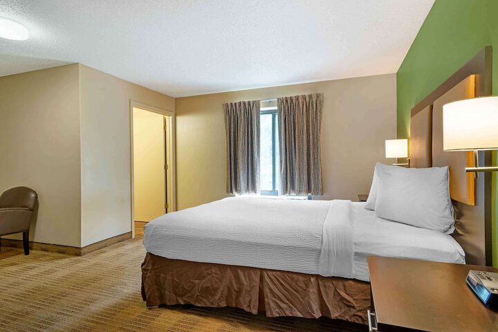 Room 27 of 39