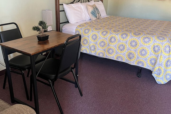 Midtown Inn & Suites