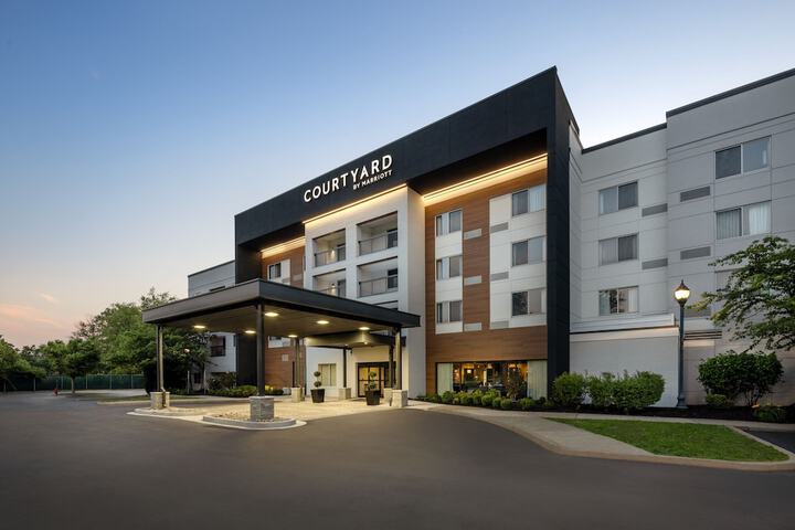 Courtyard by Marriott Edison Woodbridge