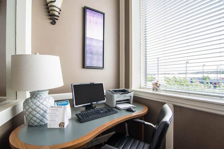 Business Center 36 of 37