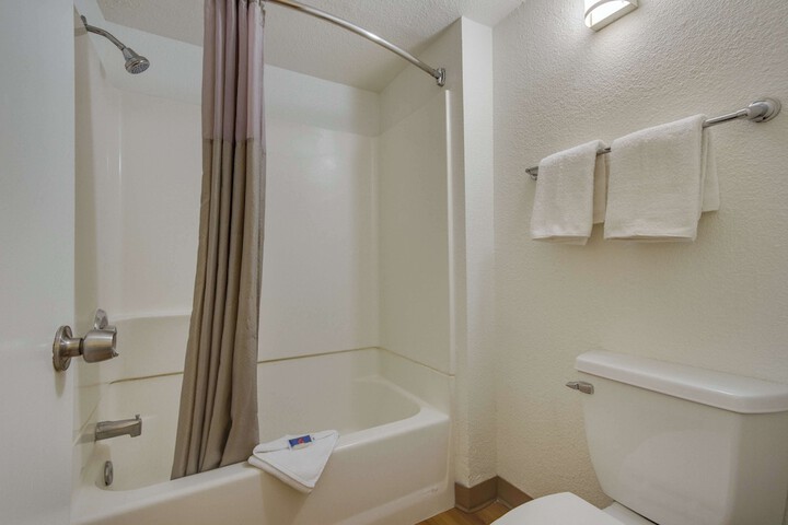 Room 15 of 16