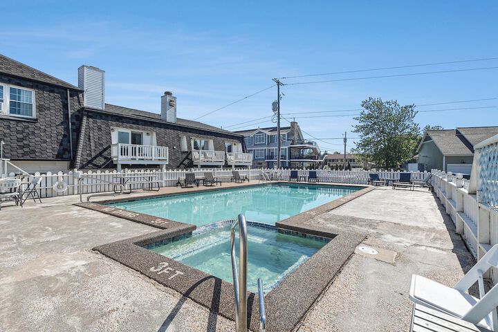 Snyders Shoreline Inn