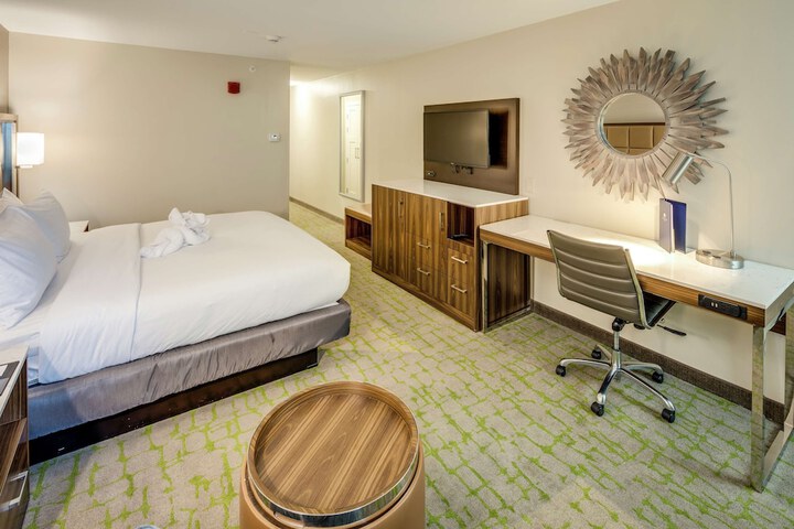 DoubleTree by Hilton Huntington