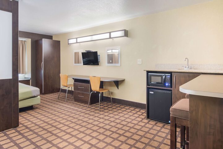 Room 14 of 28