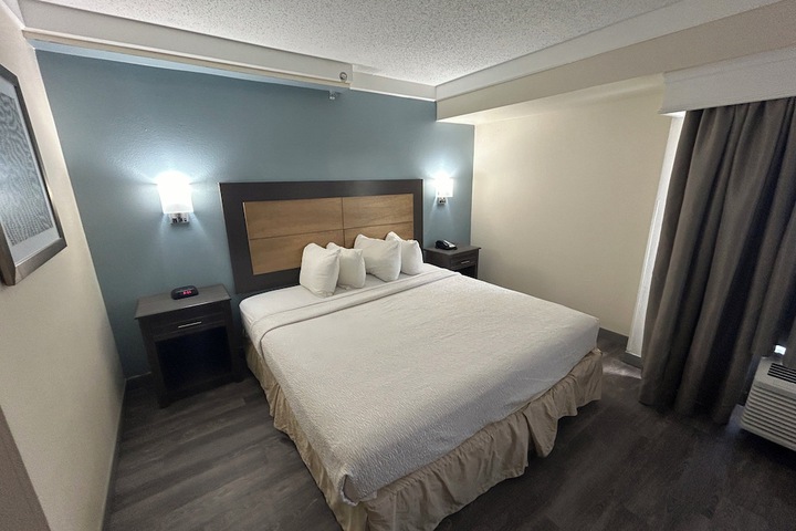 Room 17 of 38