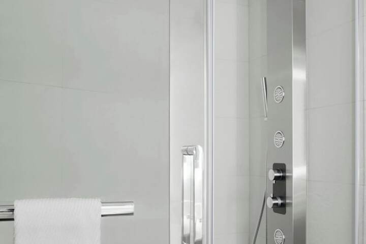 Room 40 of 103