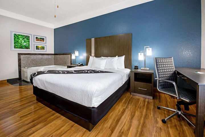 Room 25 of 43