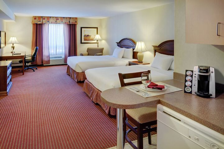 Pomeroy Inn & Suites Fort St. John