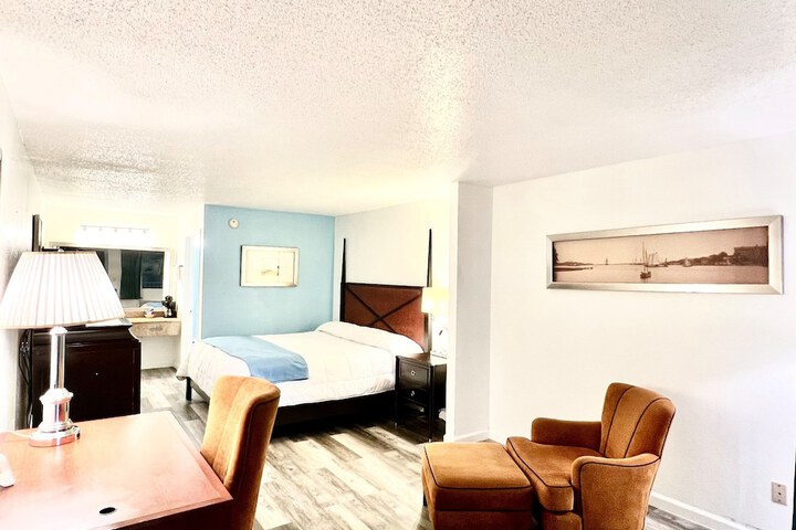 Room 11 of 19
