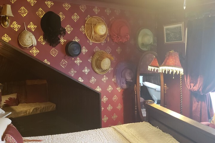 Room 60 of 76