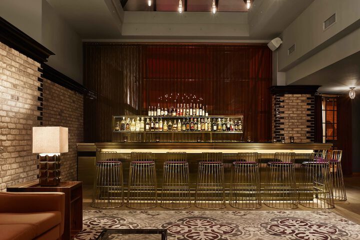 Lounge 61 of 66