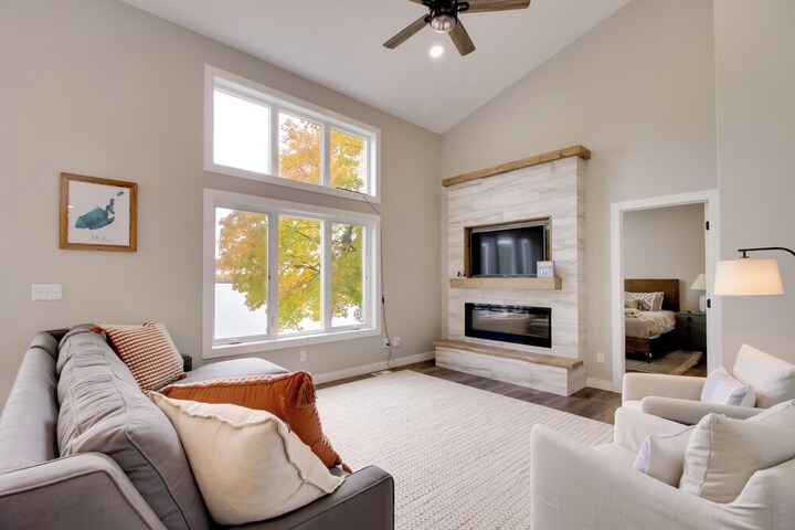 Pearl Lake Retreat w / Dock & Stunning Views!