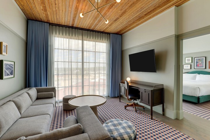 Room 8 of 43