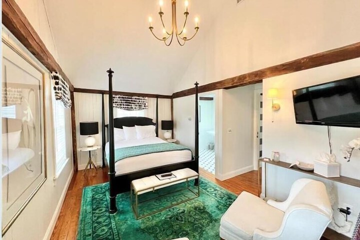 James Pharmacy Bed & Breakfast