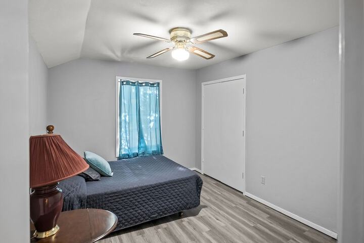 Room 25 of 37