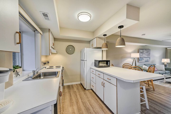Brigantine Condo w / Beach Access & Pool Views