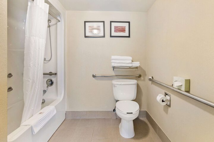 Room 12 of 25