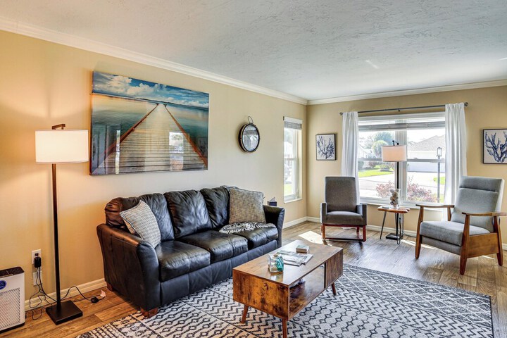 Waterfront Lake Placid Escape w / Dock & Lanai
