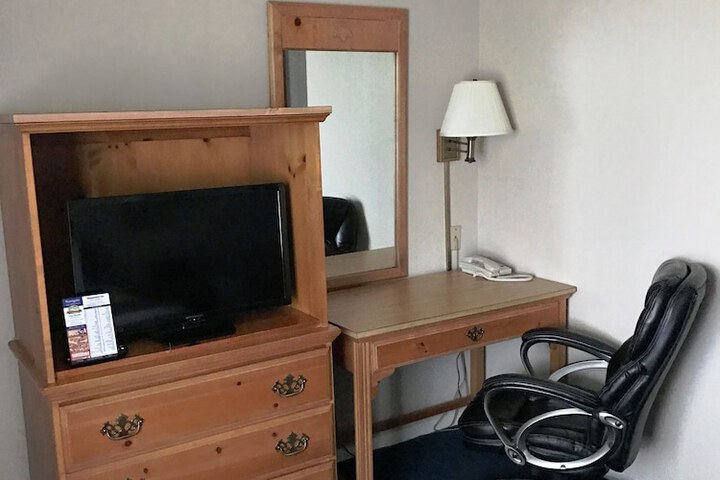 Room 10 of 33
