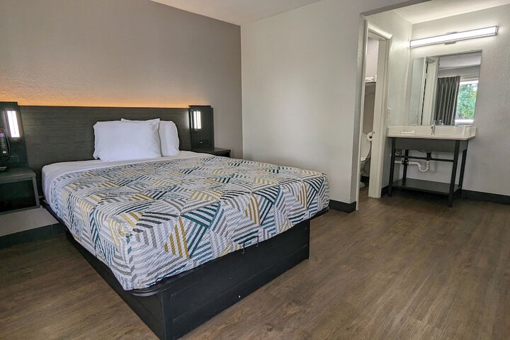 Room 28 of 46