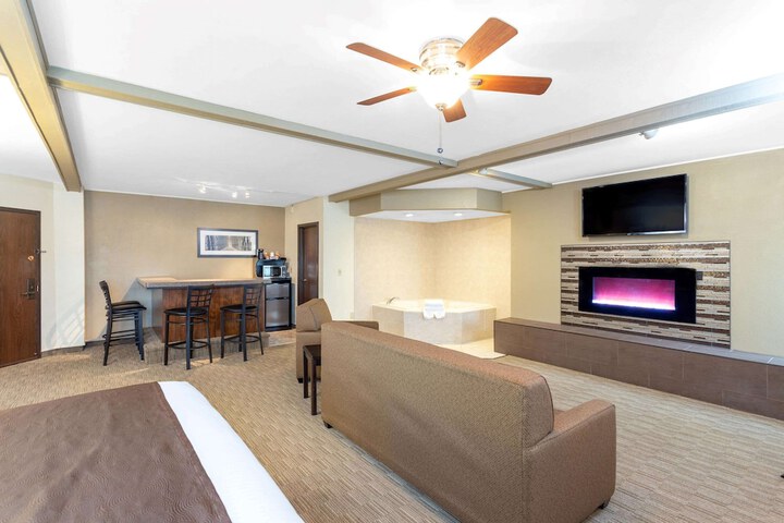 AmericInn by Wyndham Janesville