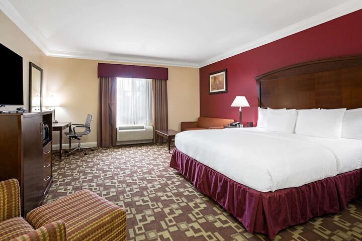 Room 25 of 40
