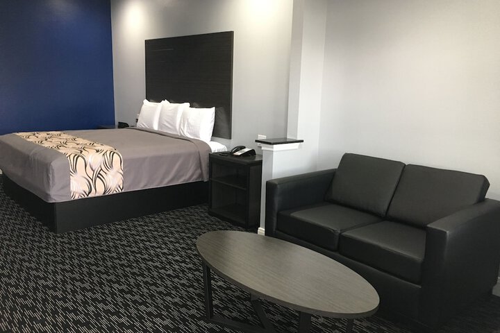 Room 7 of 16