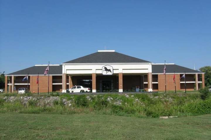 Walking Horse Lodge Lewisburg