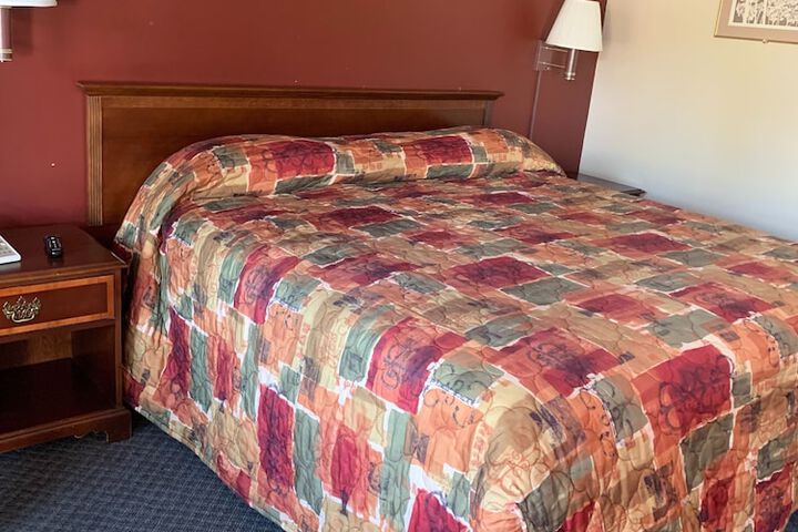 Room 8 of 25