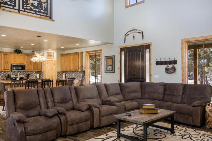 East Zion Trails Retreat-Hot tub Resort Amenities, Exceptional