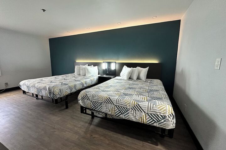 Room 7 of 18
