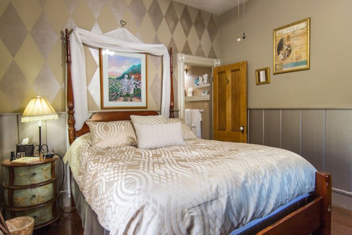 Room 37 of 60