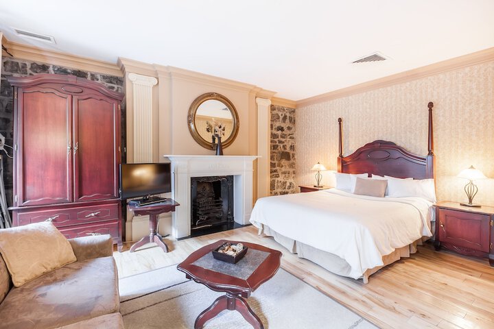 Room 4 of 24