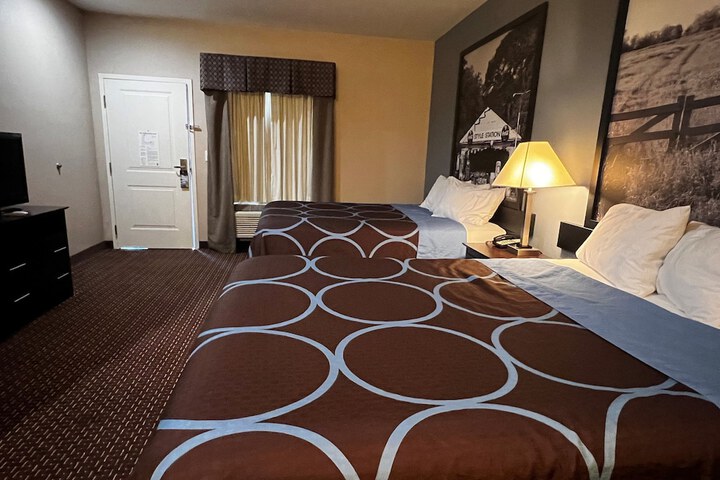 Super 8 by Wyndham Center