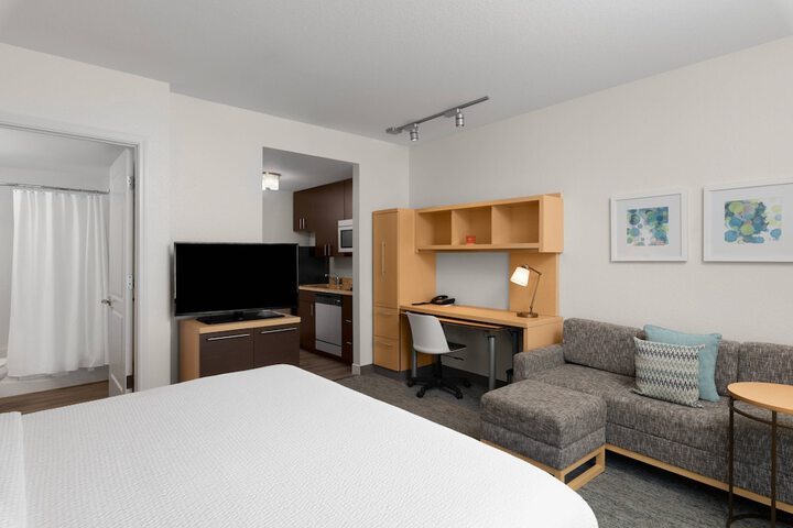 Room 13 of 30