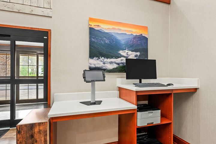 La Quinta Inn & Suites by Wyndham Boone University