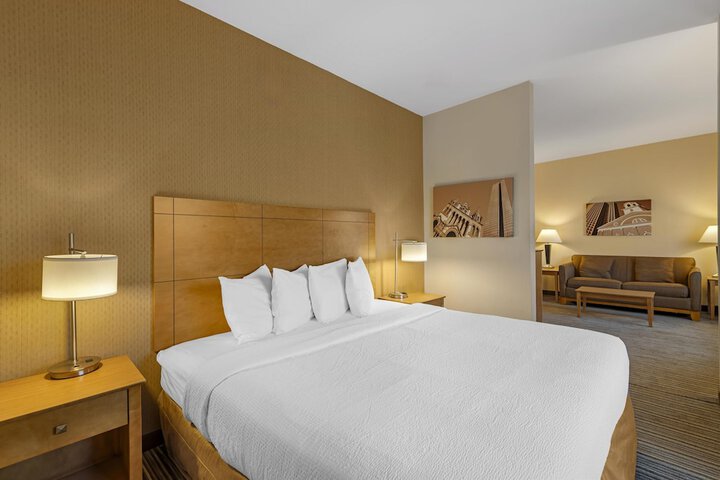 Best Western Royal Plaza Hotel & Trade Center