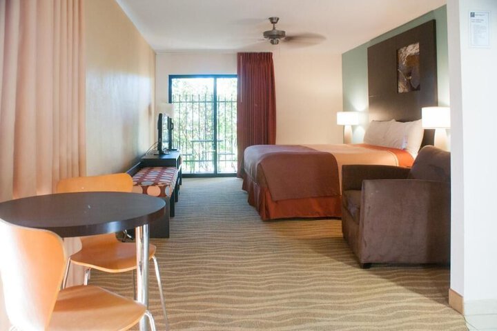 Room 6 of 25