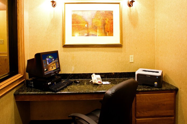 Business Center 40 of 40
