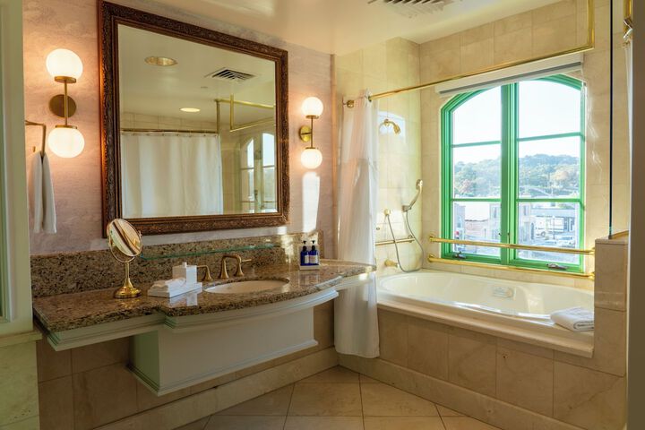 The Carlton Hotel Atascadero – Paso Robles, a Tribute Portfolio Hotel