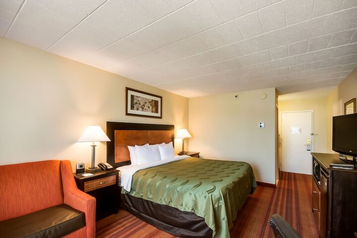 Room 11 of 32