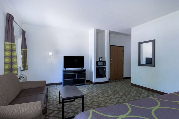Room 25 of 38